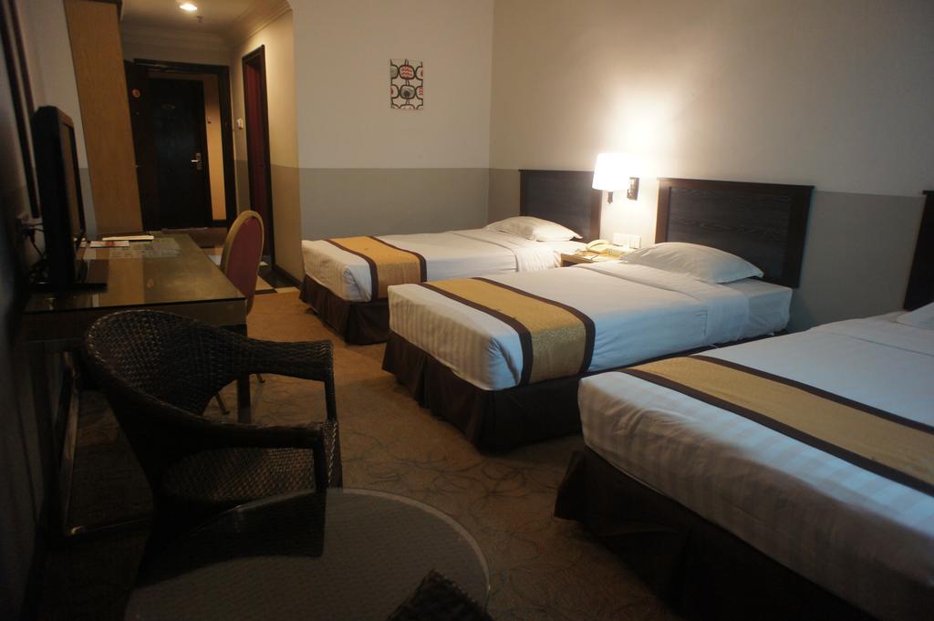 Tyng Garden Hotel Sandakan Exterior foto