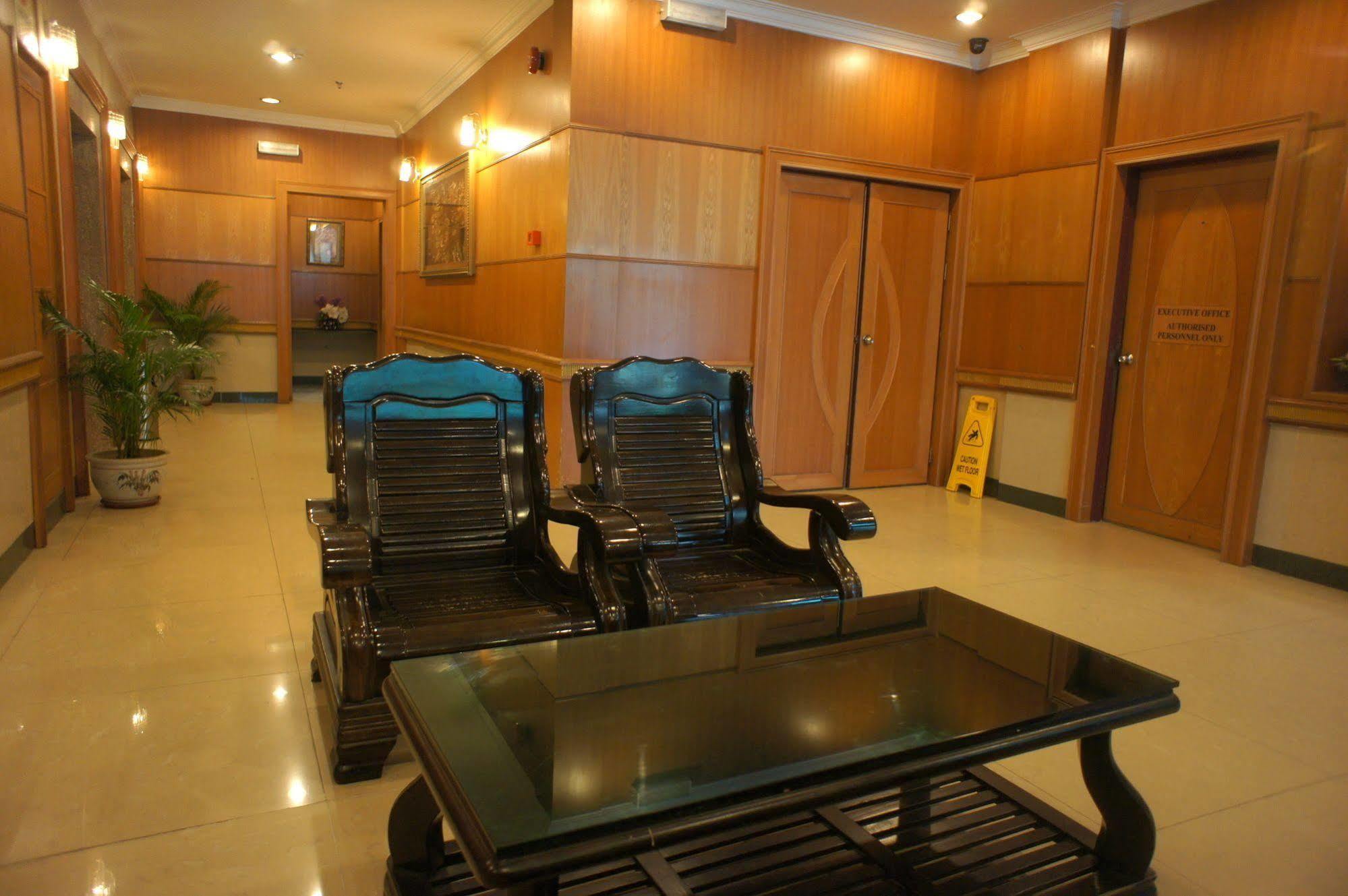 Tyng Garden Hotel Sandakan Exterior foto