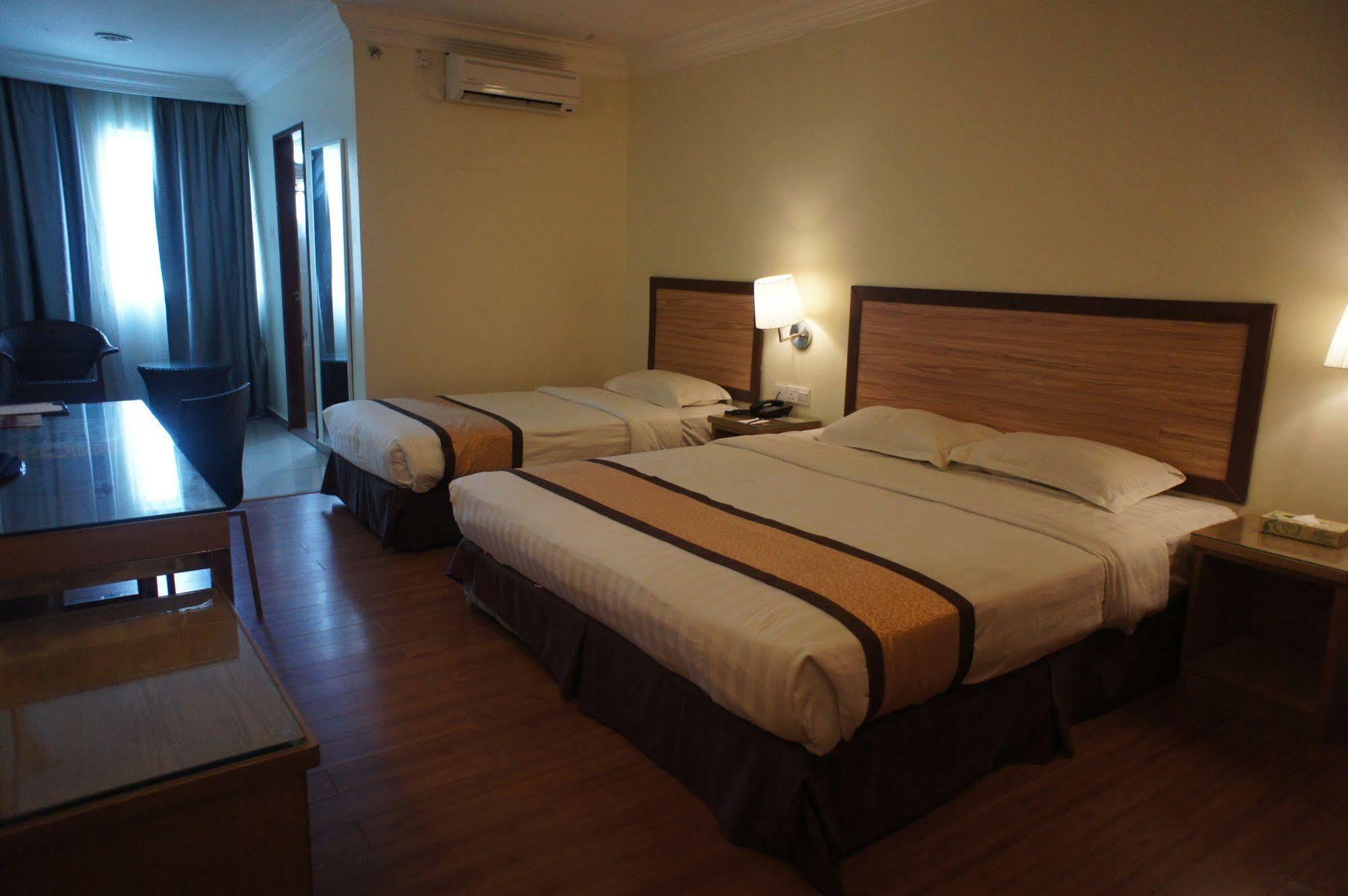 Tyng Garden Hotel Sandakan Exterior foto