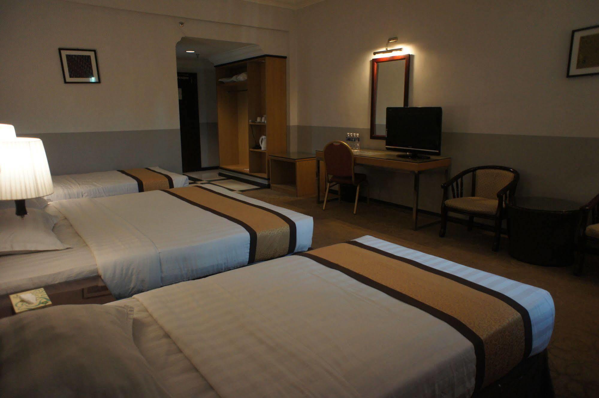Tyng Garden Hotel Sandakan Exterior foto