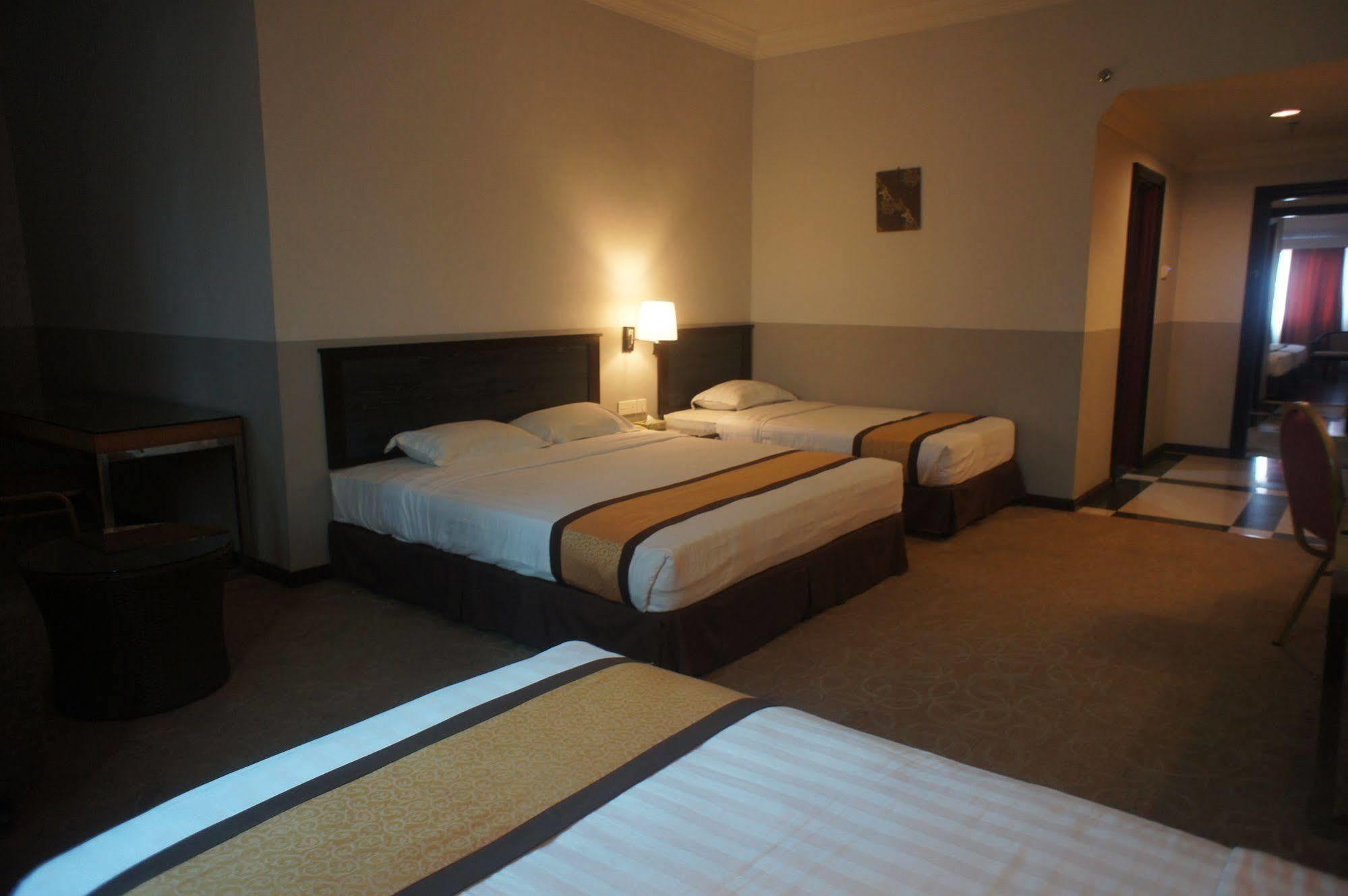 Tyng Garden Hotel Sandakan Exterior foto