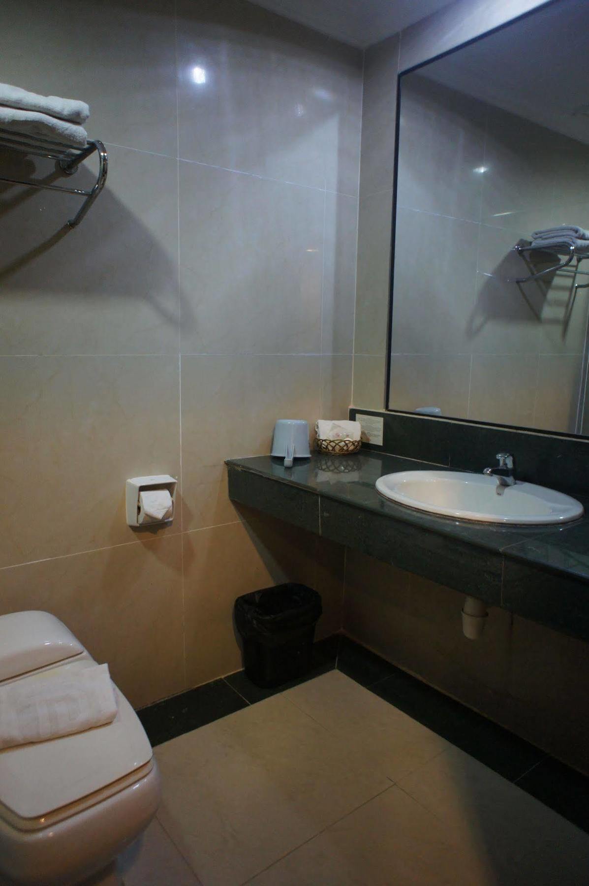 Tyng Garden Hotel Sandakan Exterior foto