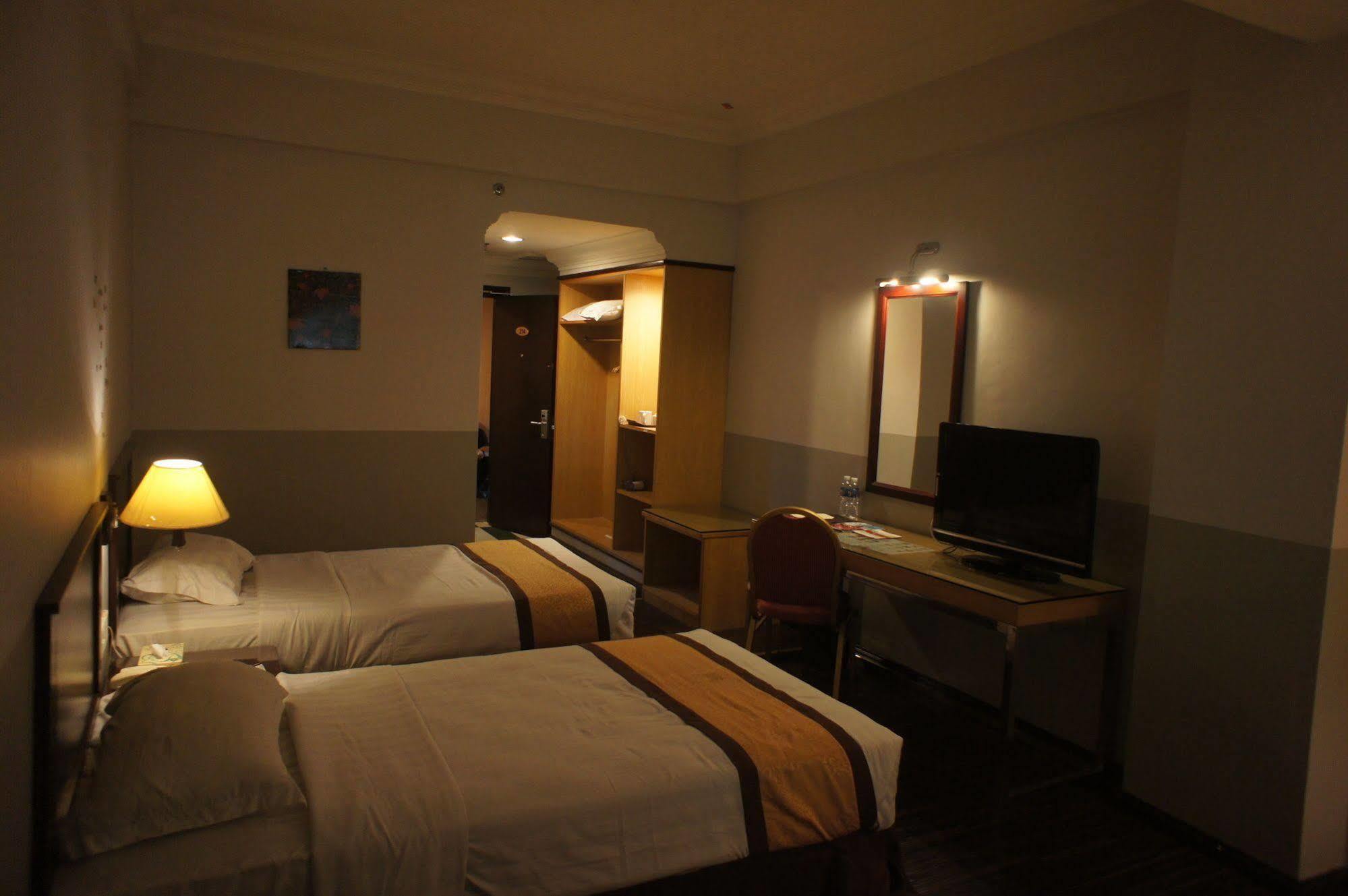 Tyng Garden Hotel Sandakan Exterior foto