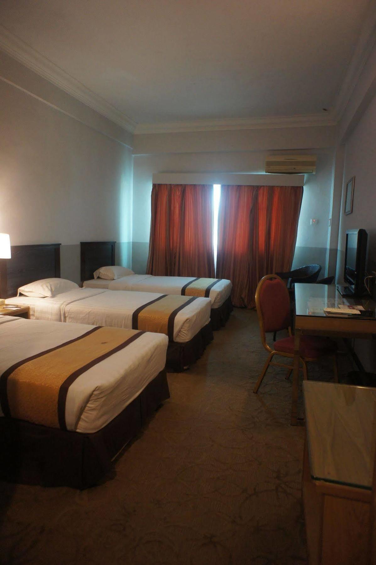 Tyng Garden Hotel Sandakan Exterior foto