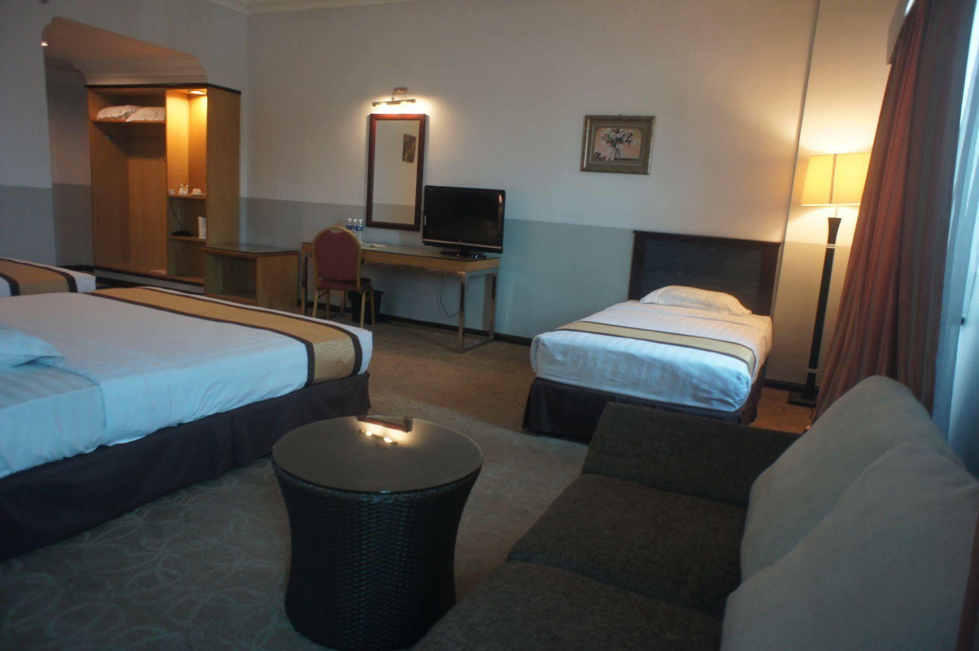 Tyng Garden Hotel Sandakan Exterior foto