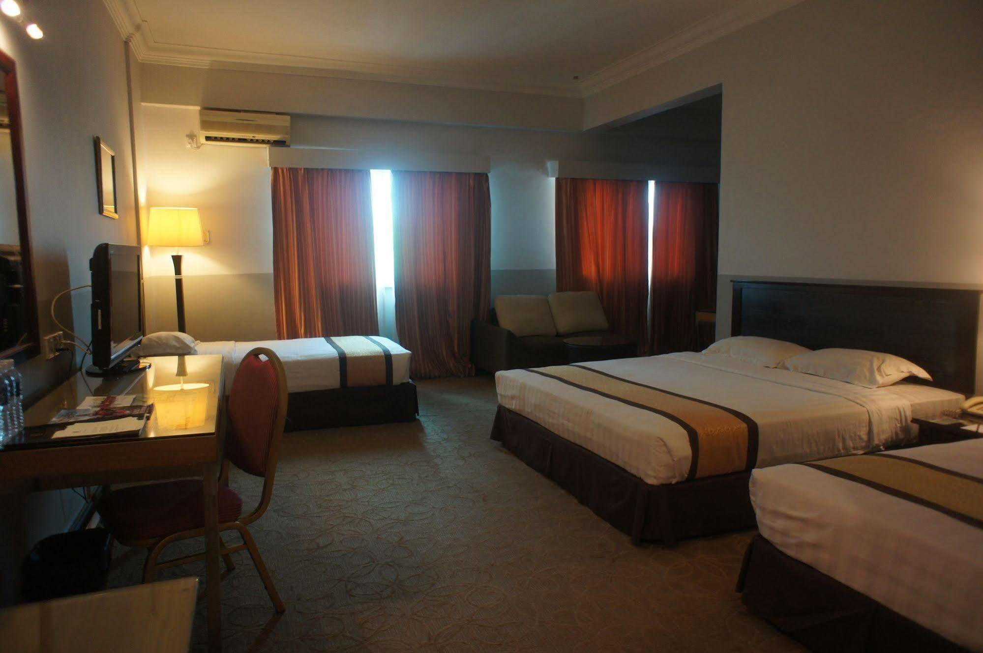 Tyng Garden Hotel Sandakan Exterior foto