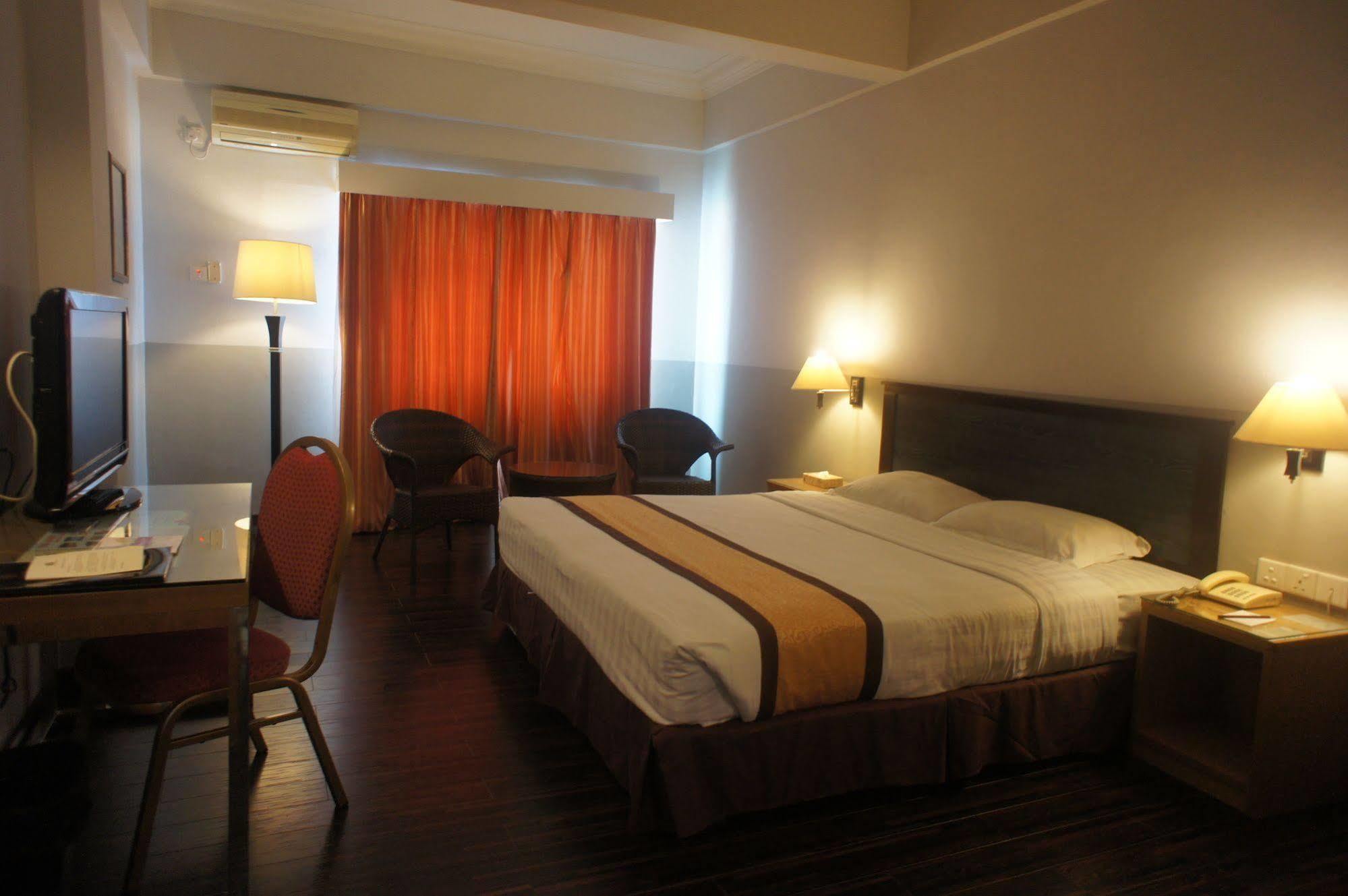 Tyng Garden Hotel Sandakan Exterior foto