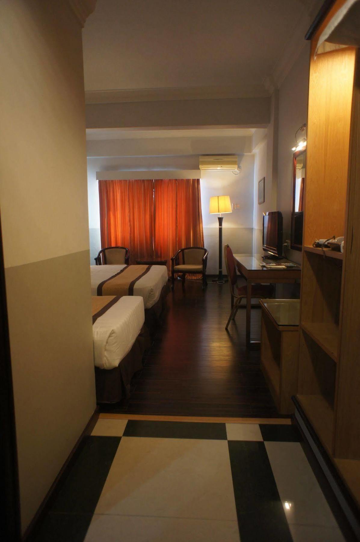 Tyng Garden Hotel Sandakan Exterior foto