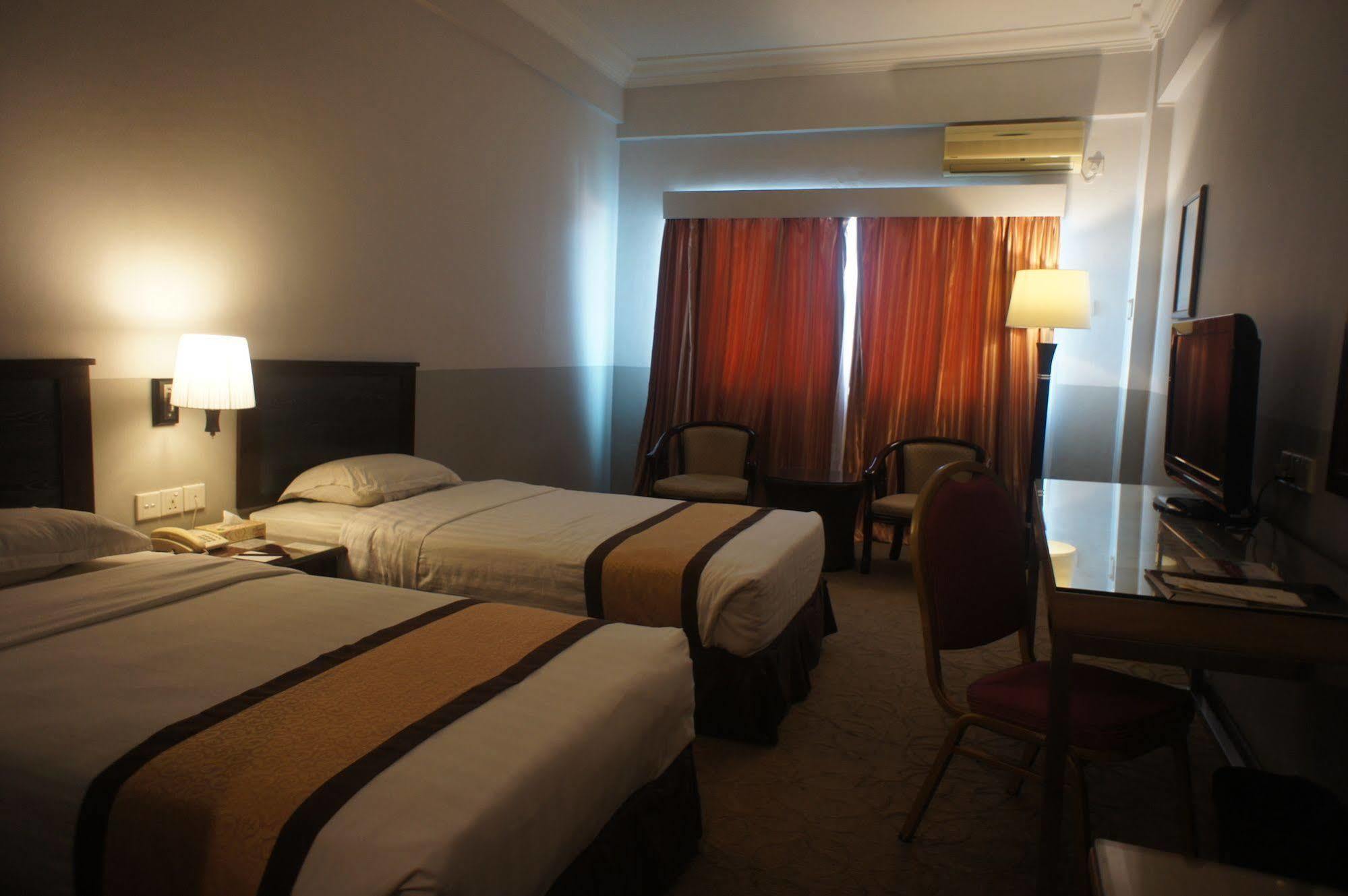 Tyng Garden Hotel Sandakan Exterior foto