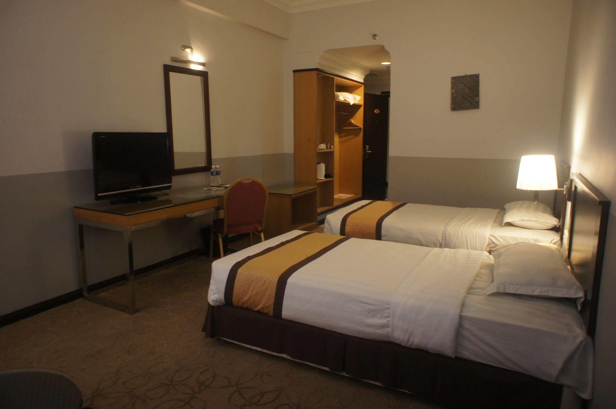 Tyng Garden Hotel Sandakan Exterior foto