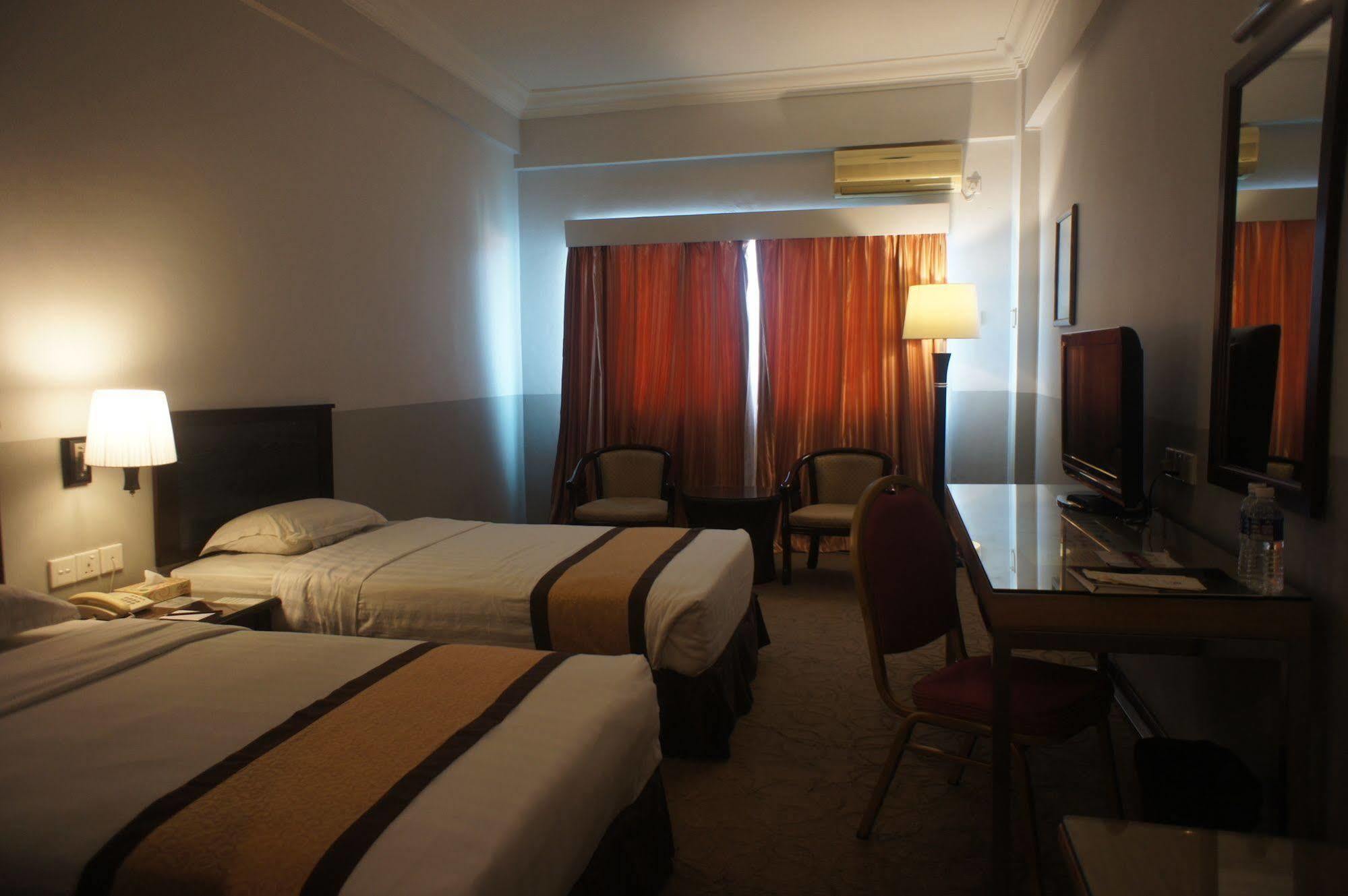 Tyng Garden Hotel Sandakan Exterior foto