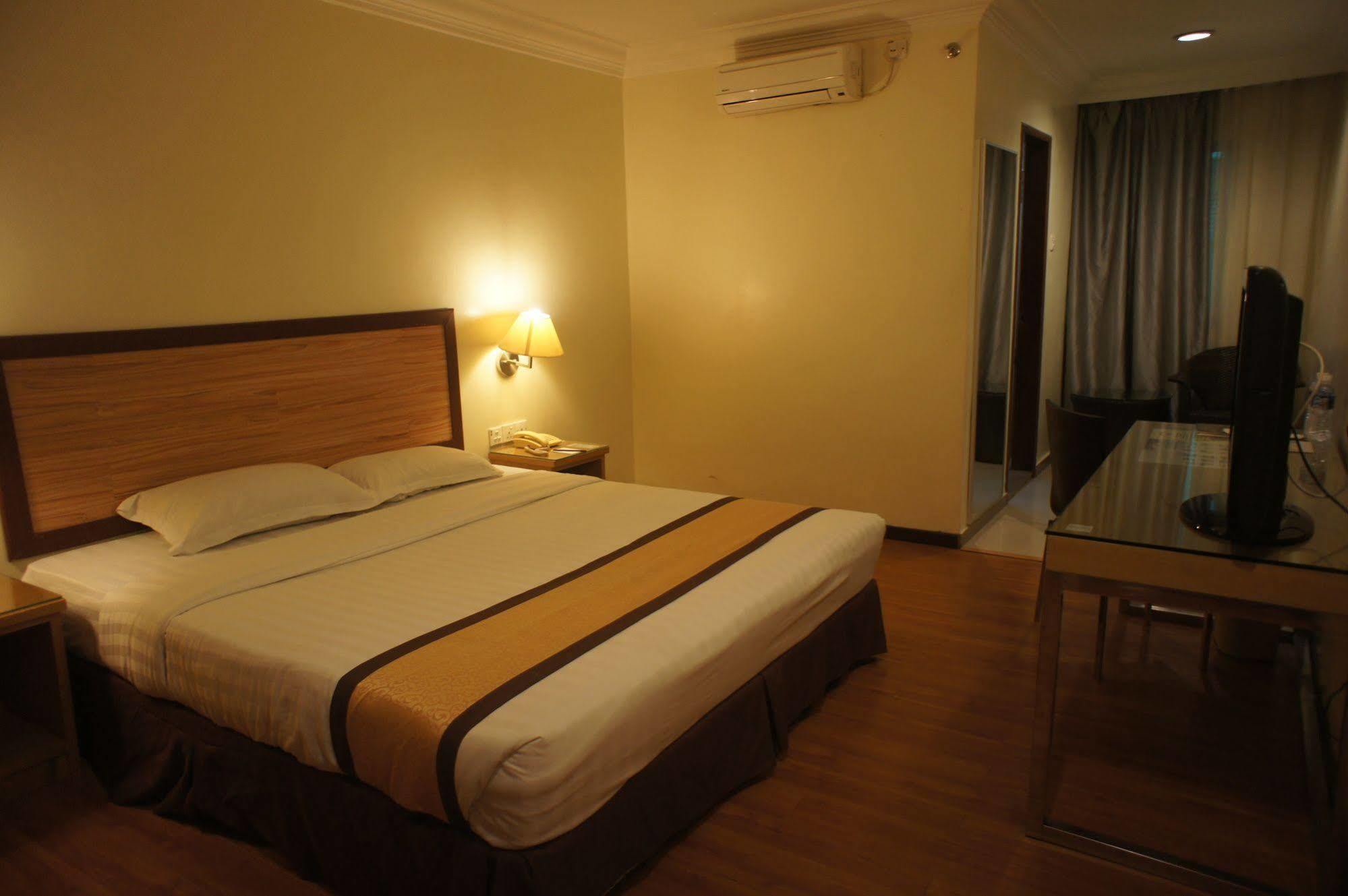 Tyng Garden Hotel Sandakan Exterior foto