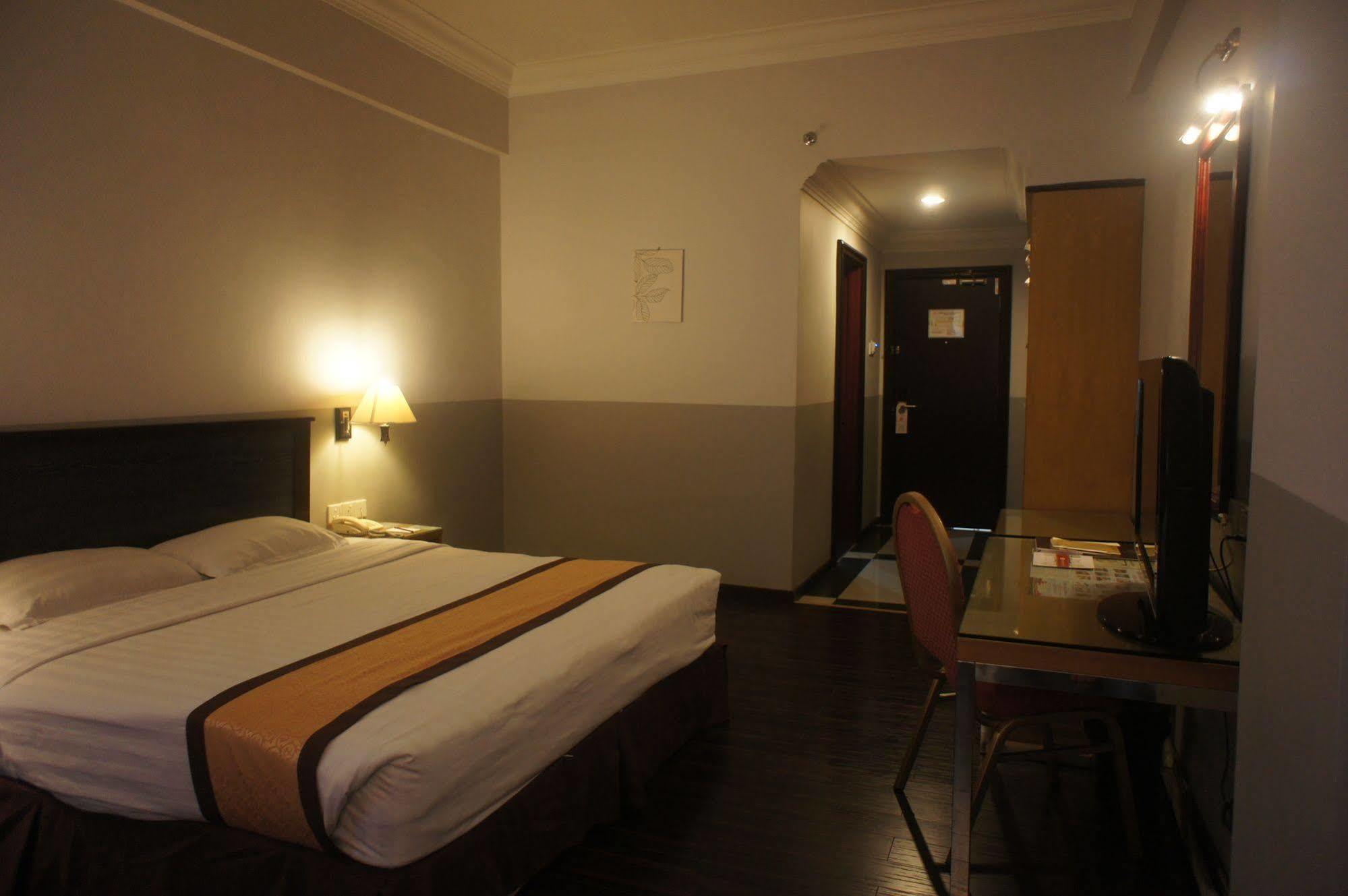 Tyng Garden Hotel Sandakan Exterior foto