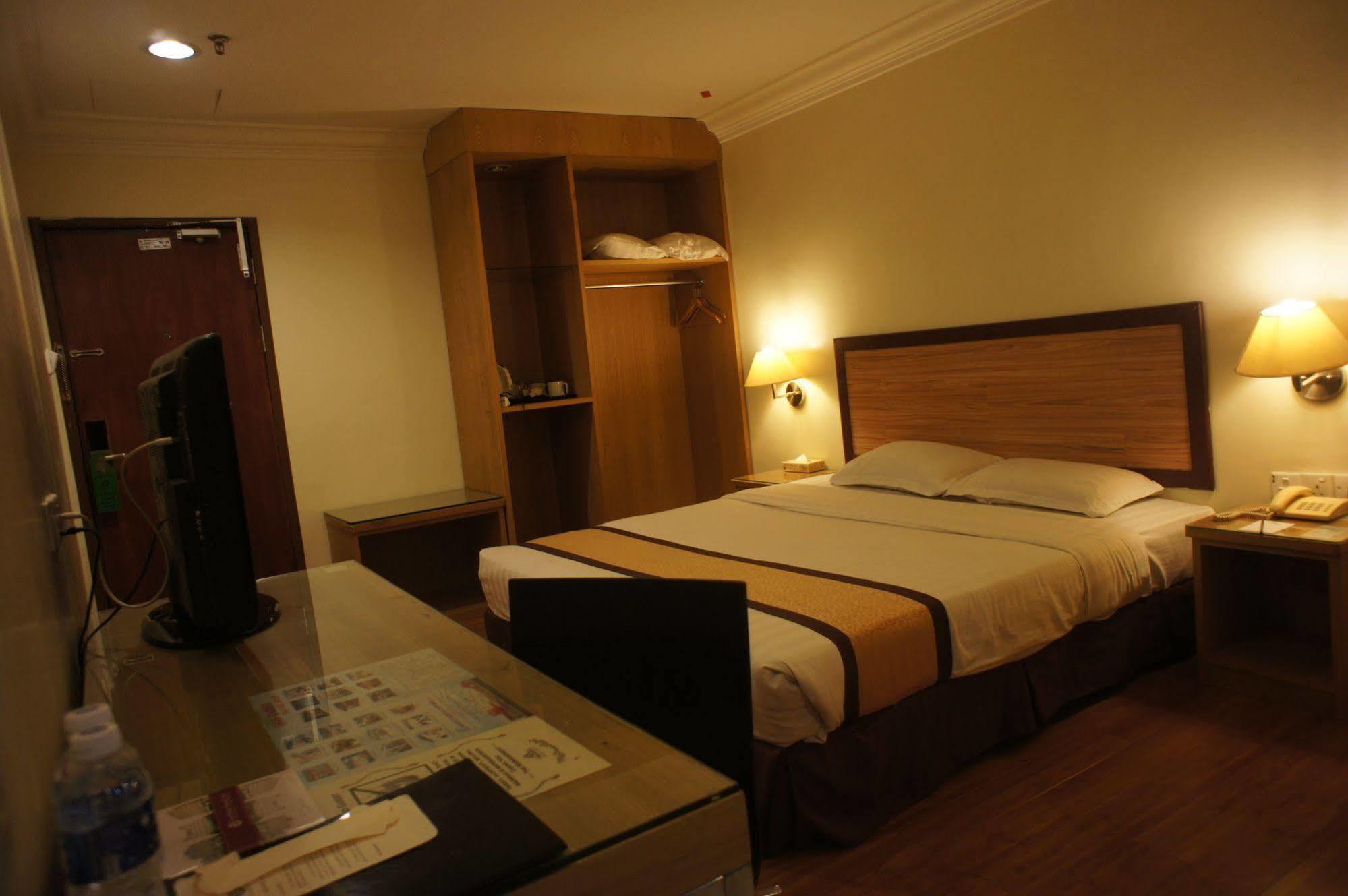Tyng Garden Hotel Sandakan Exterior foto