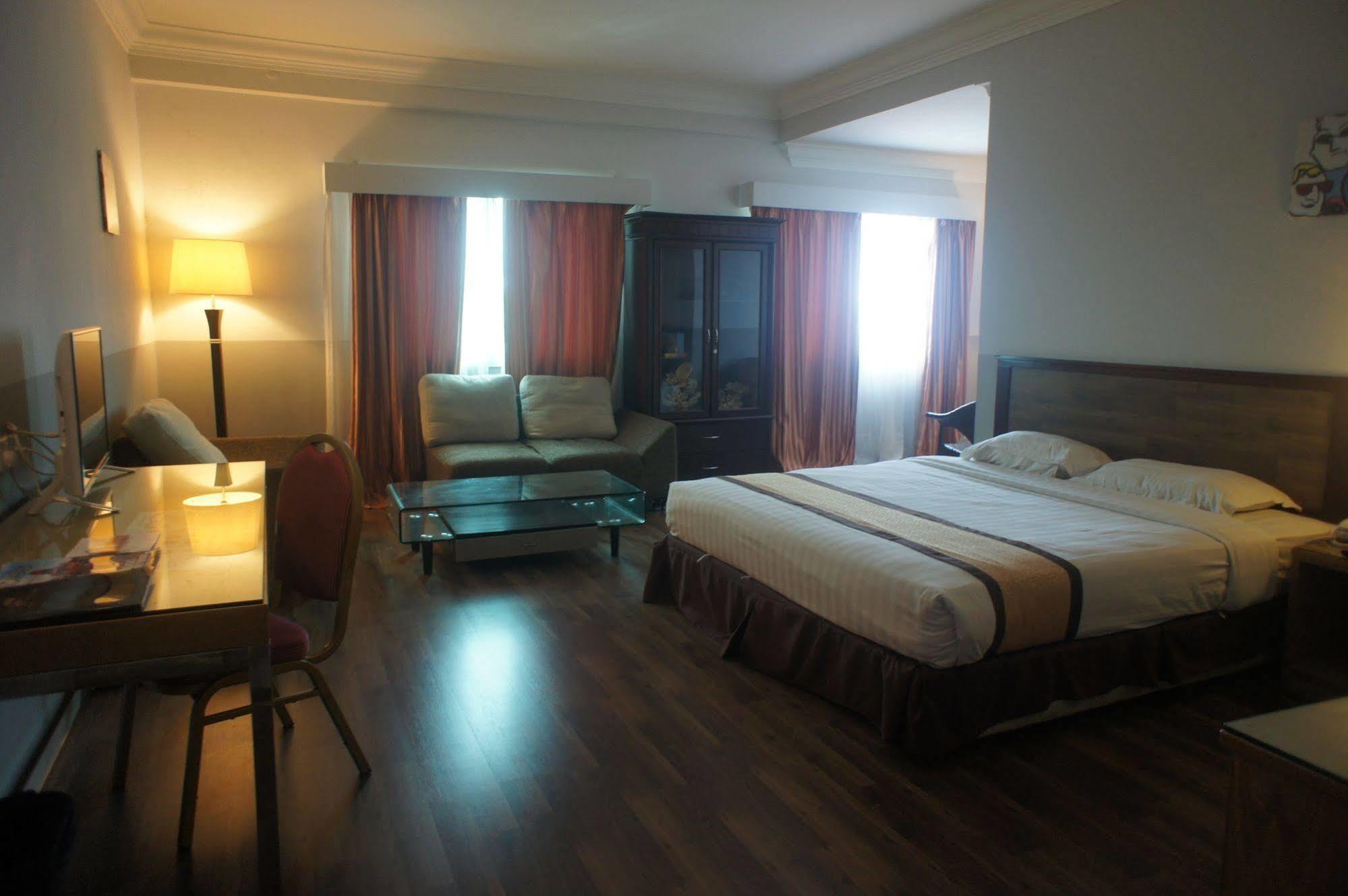 Tyng Garden Hotel Sandakan Exterior foto