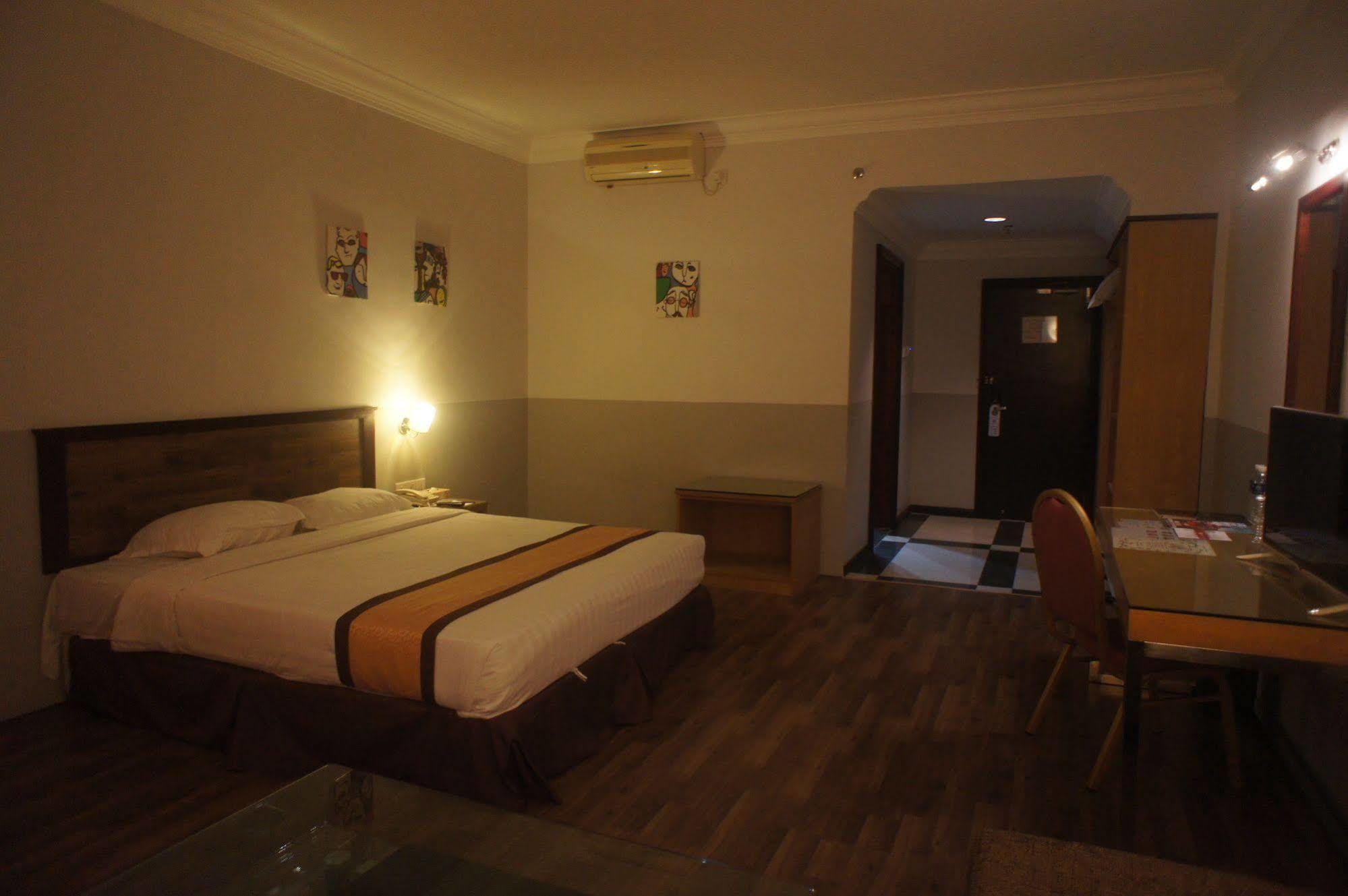 Tyng Garden Hotel Sandakan Exterior foto
