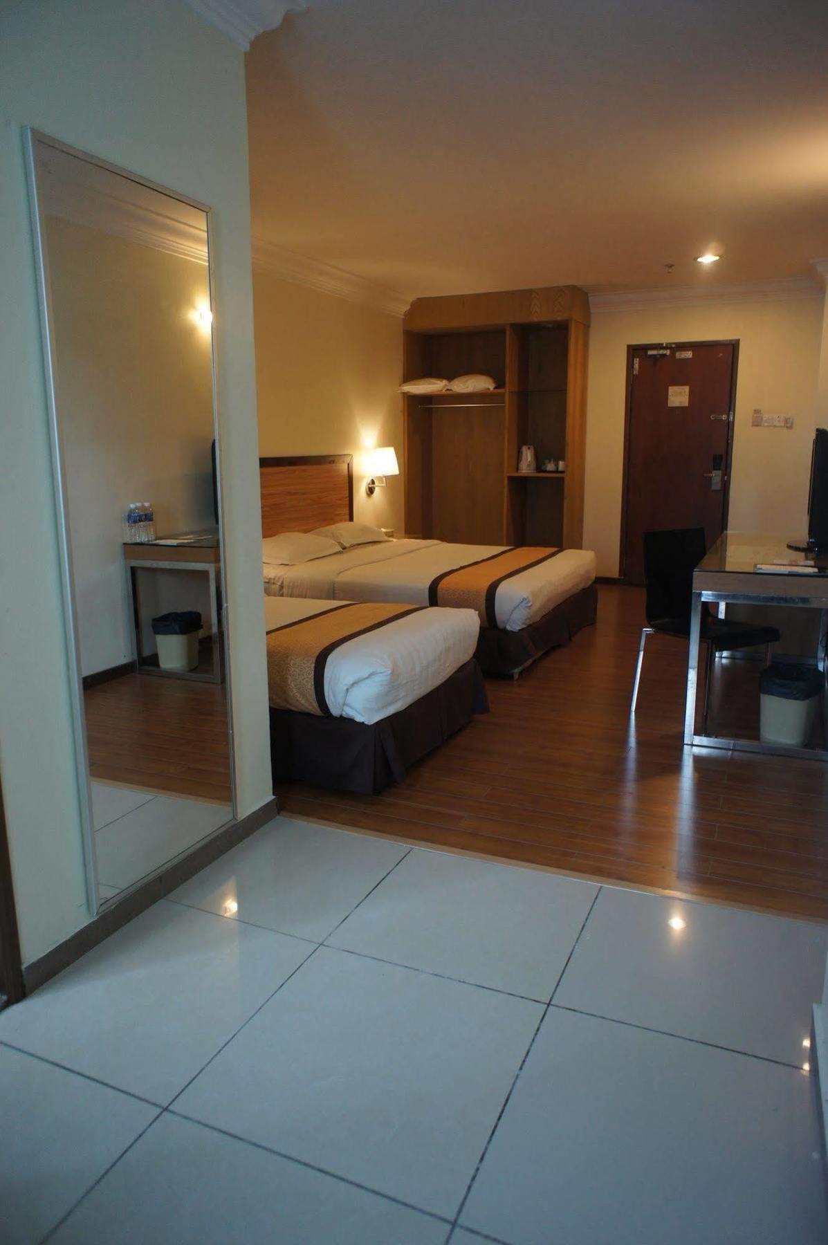 Tyng Garden Hotel Sandakan Exterior foto